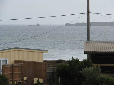 Sunderland Retreat Phillip Island - Sydney 4u 1