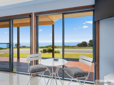 Sunset Cove Beach House - Sydney 4u 3