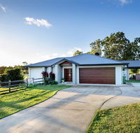 Sunset Retreat Airlie Beach Rural Getaway - Sydney 4u