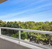 Super Convenient Apartment with Garden Views - Accommodation Sydney