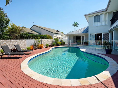 Super Sized Family Retreat With A Pool - Accommodation Sydney 0