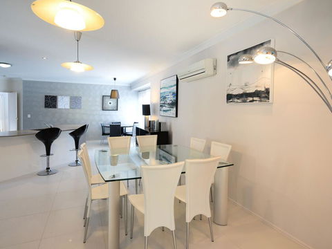 Super Sized Family Retreat With A Pool - Accommodation Sydney 1