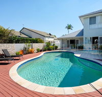 Super Sized Family Retreat With a Pool - Sydney 4u