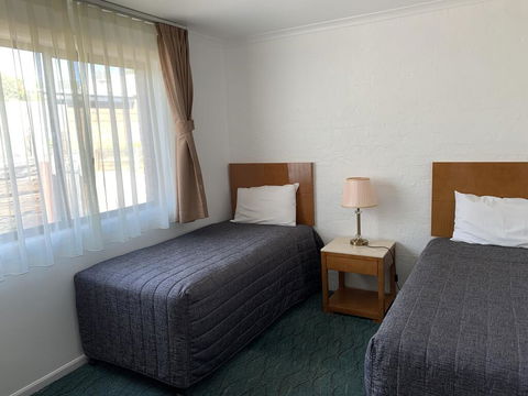 Swaggers Motor Inn - Sydney 4u 1