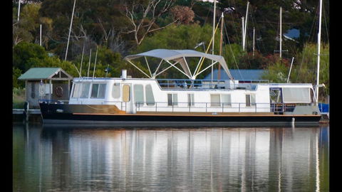 Swamp Fox Luxury 2BR Dutch Barge - Sydney 4u 2