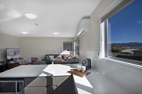 T-Bar On Twynam - Sydney 4u 0