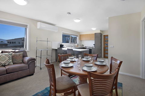 T-Bar On Twynam - Sydney 4u 1