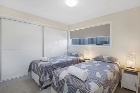 T-Bar On Twynam - Sydney 4u 3