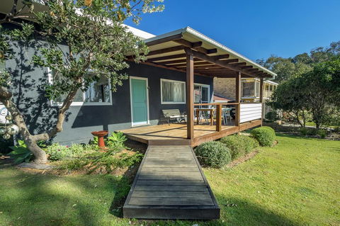 Tallowood Beachfront Cottage - Sydney 4u 0