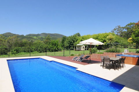 Tatiara - Spacious Family Friendly Home! - Sydney 4u 0