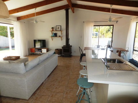 TERRIFIC ON TAMARA CRESCENT - Sydney 4u 2