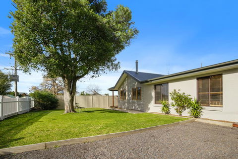 THE ASHMAN HOUSE - Modern And Close To Town - Accommodation Sydney 3