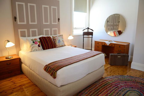 The Bank B&B West Wyalong - Sydney 4u 1
