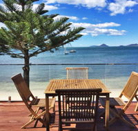 The Beach House' 169 Soldiers Point Road - right on the waterfront - Sydney 4u