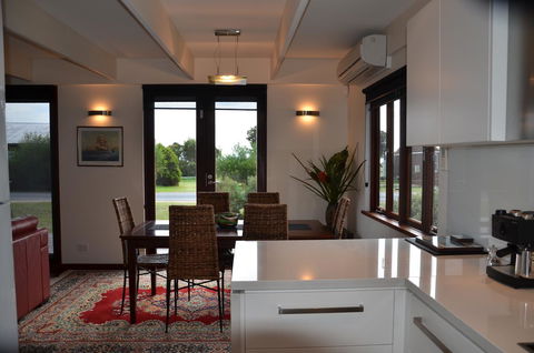 Yolla Beach House - Sydney 4u 2