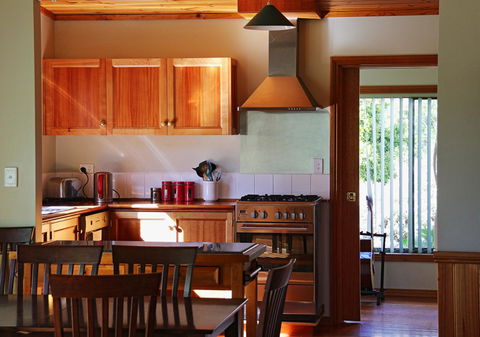 Hazards Beach House - Sydney 4u 5