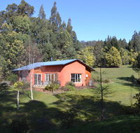 Whispering Spirit Holiday Cottages  Mini Ponies - Sydney 4u