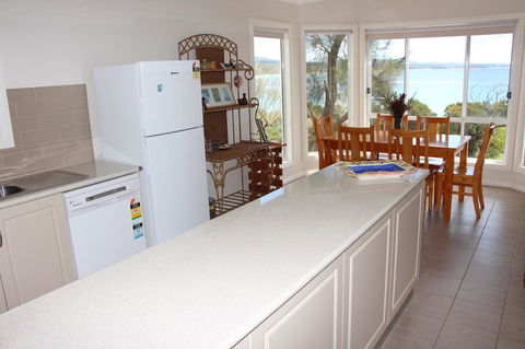 Front Row Beachfront - Sydney 4u 4