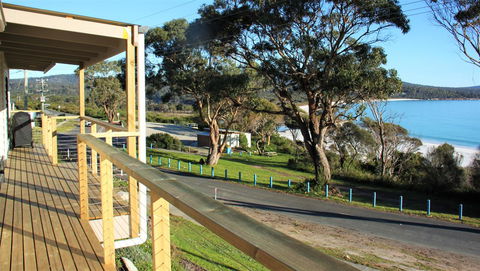 KINGFISHER COTTAGE Beachfront At The Binalong Bay - Accommodation Sydney 8