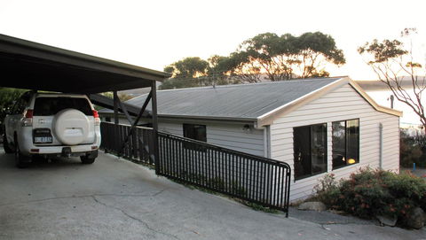 KINGFISHER COTTAGE Beachfront At The Binalong Bay - Accommodation Sydney 21