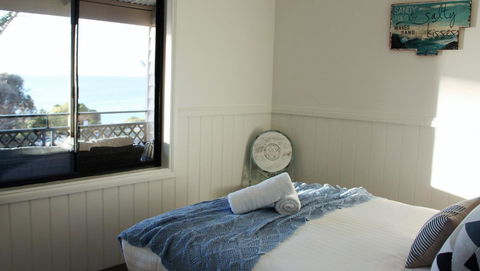 KINGFISHER COTTAGE Beachfront At The Binalong Bay - Accommodation Sydney 11