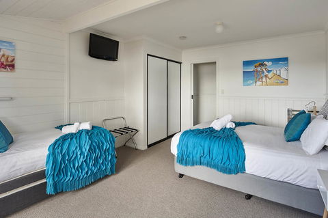 KINGFISHER COTTAGE Beachfront At The Binalong Bay - Accommodation Sydney 3