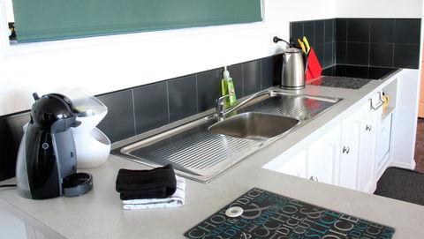 KINGFISHER COTTAGE Beachfront At The Binalong Bay - Accommodation Sydney 18