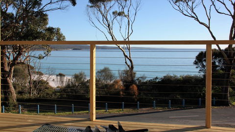KINGFISHER COTTAGE Beachfront At The Binalong Bay - Accommodation Sydney 6