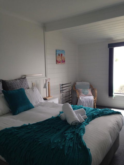 KINGFISHER COTTAGE Beachfront At The Binalong Bay - Accommodation Sydney 23