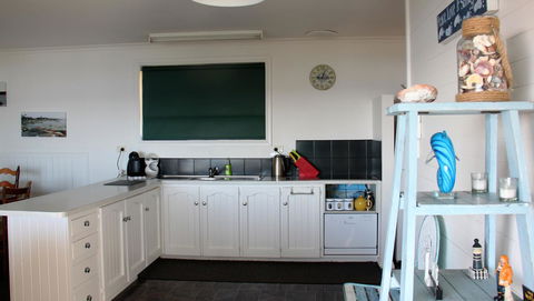 KINGFISHER COTTAGE Beachfront At The Binalong Bay - Accommodation Sydney 20