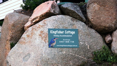 KINGFISHER COTTAGE Beachfront At The Binalong Bay - Accommodation Sydney 15