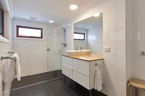 DOLPHIN LOOKOUT COTTAGE - Amazing Views Of The Bay Of Fires - Sydney 4u 2