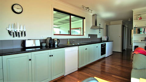 DOLPHIN LOOKOUT COTTAGE - Amazing Views Of The Bay Of Fires - Sydney 4u 5