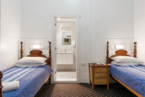 Empire Hotel Queenstown - Sydney 4u 4