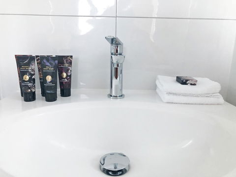 EMBRACING EVANDALE - Hosted By L'Abode Accommodation - Sydney 4u 24