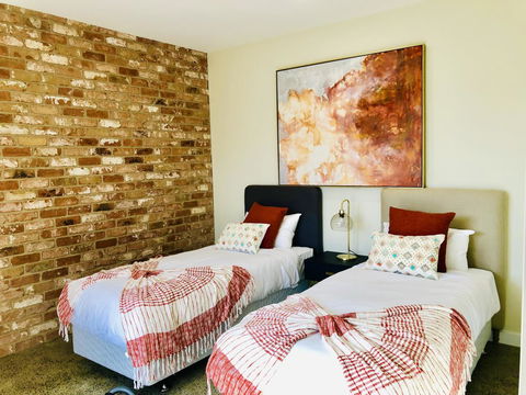 EMBRACING EVANDALE - Hosted By L'Abode Accommodation - Sydney 4u 15
