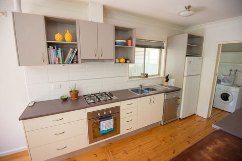 Flora Hill Creek Views - Sydney 4u 4
