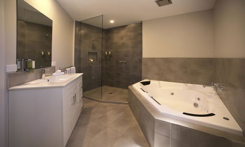 Boathouse Resort Studios And Suites - Sydney 4u 17
