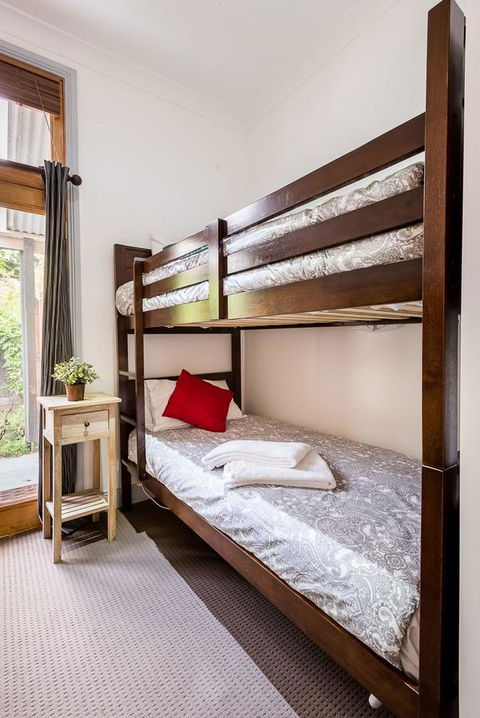 Avalon House - Sydney 4u 15