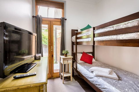 Avalon House - Sydney 4u 17