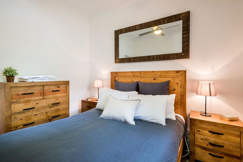 Avalon House - Sydney 4u 5