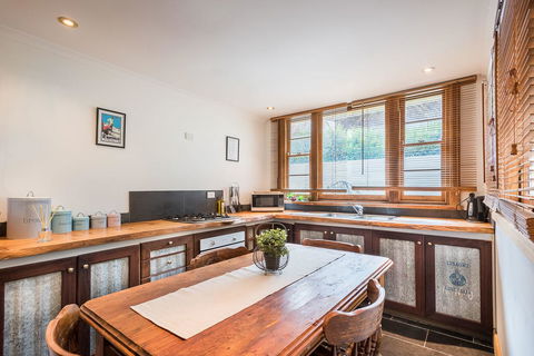 Avalon House - Sydney 4u 40