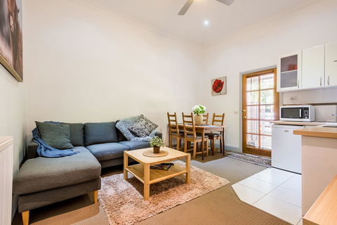Avalon House - Sydney 4u 18