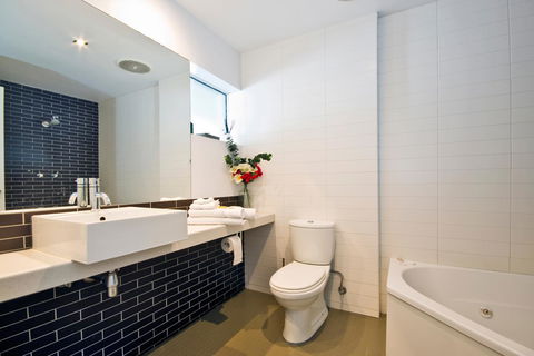 Lorne Bay View Motel - Sydney 4u 5