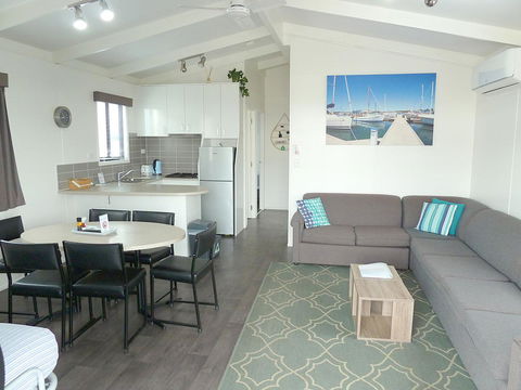Apollo Bay Waterfront Motor Inn - Sydney 4u 17