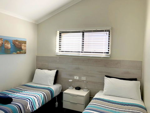 Apollo Bay Waterfront Motor Inn - Sydney 4u 24