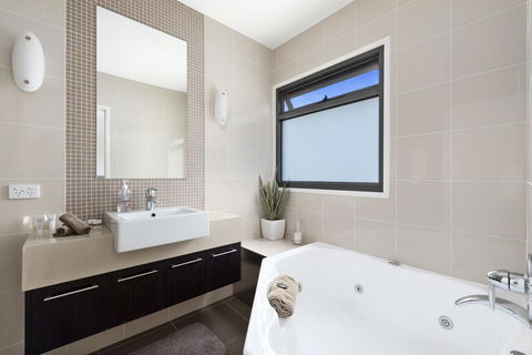 Apollo Bay Cottages - Sydney 4u 8