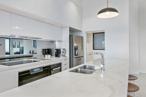 Experience Platinum Hotel Apartments - Sydney 4u 10