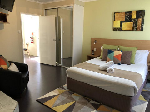 Ciloms Airport Lodge - Accommodation Sydney 2