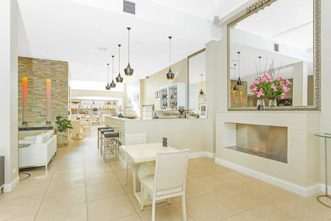 Deep Blue Hotel & Hot Springs - Accommodation Sydney 22